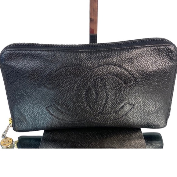 💥💥SOLD—AUTHENTIC CHANEL CC LOGO CAVIAR LEATHER TOTE BAG—SOLD🔥🔥 - Picture 12 of 15